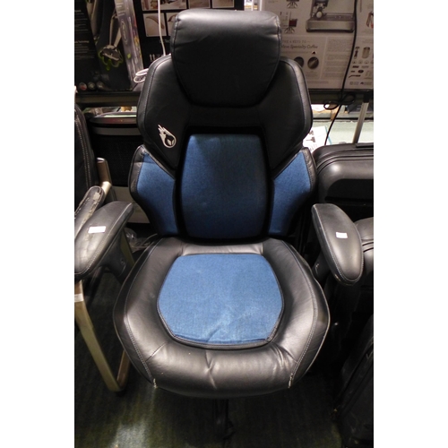 3394 - 3D Insight Gaming Chair, original RRP £134.99 + VAT   *Item is subject to VAT(319-409)