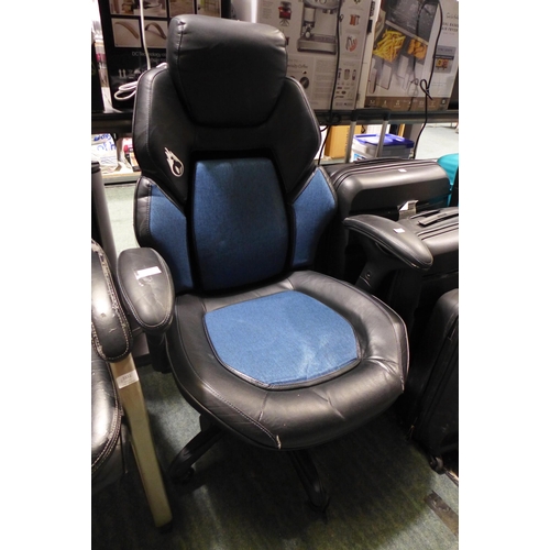 3394 - 3D Insight Gaming Chair, original RRP £134.99 + VAT   *Item is subject to VAT(319-409)