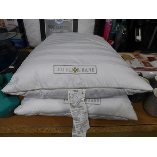 3408 - 2 x Hotel Grand pillows ( 319-809)   * This lot is subject to vat