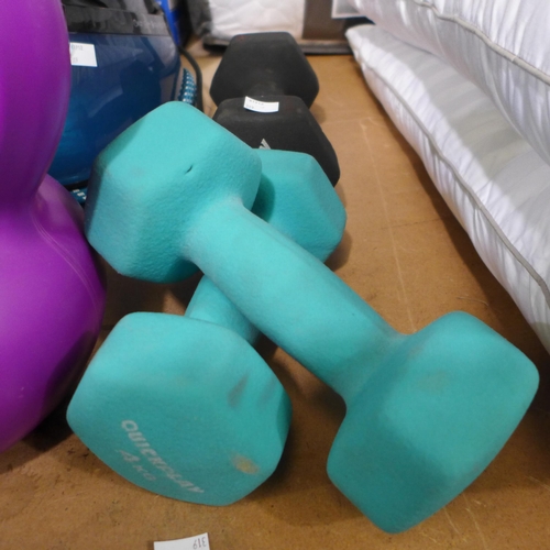 3409 - Everlast  8kg Kettle Bell And 3x Mixed Dumbbells *Item is subject to VAT(319-127)