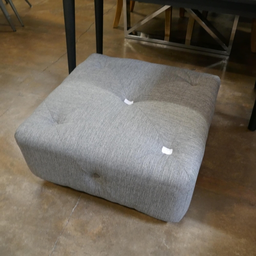 1407 - A grey weave buttoned footstool