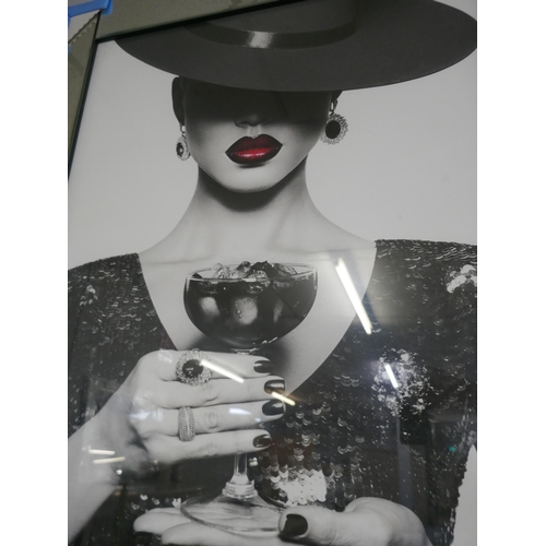 1506 - A picture of a lady with hat in mirror frame, 95 x 75cm