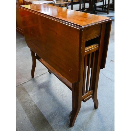 188 - An Edward VII mahogany Sutherland table