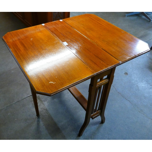 188 - An Edward VII mahogany Sutherland table