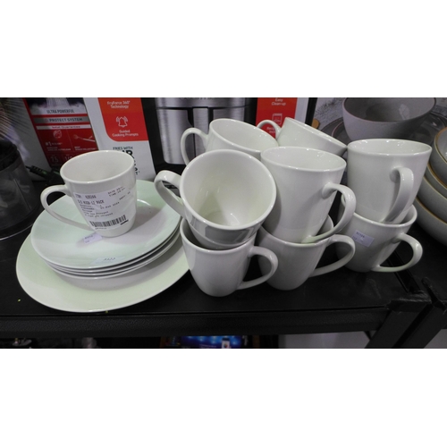 3236 - Quantity of Glass & Ceramic - Mugs & Plates   *Item is subject to VAT(319-369)