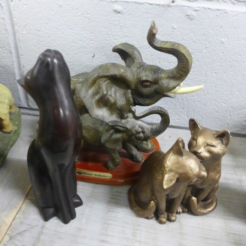 1146 - A collection of figures, a toy dinosaur and other ornaments **PLEASE NOTE THIS LOT IS NOT ELIGIBLE F... 