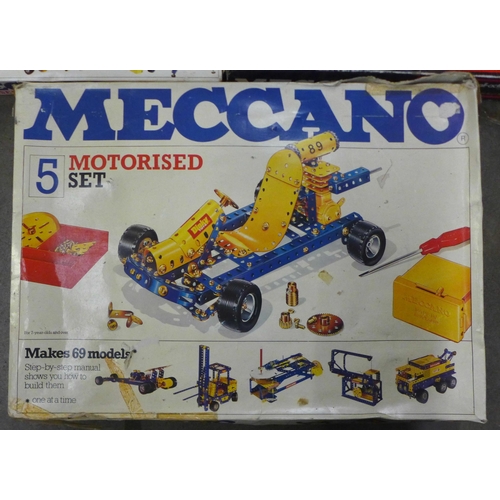 1148 - Three boxes sets of Meccano, a/f and a collection of loose Meccano and instruction booklets **PLEASE... 