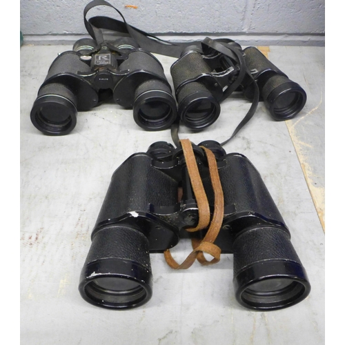 1149 - A Vivitar Series 1 70-210mm camera lens, other lenses, binoculars including Deraisme Militaire, Prin... 