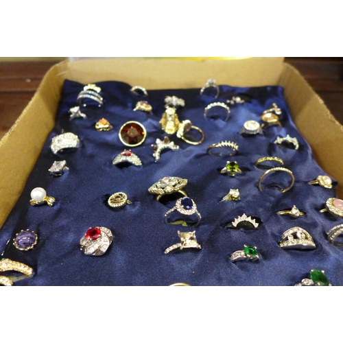 670 - A collection of sixty dress rings