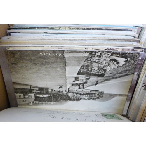 672 - A box containing Edwardian and later postcards, approximately 300