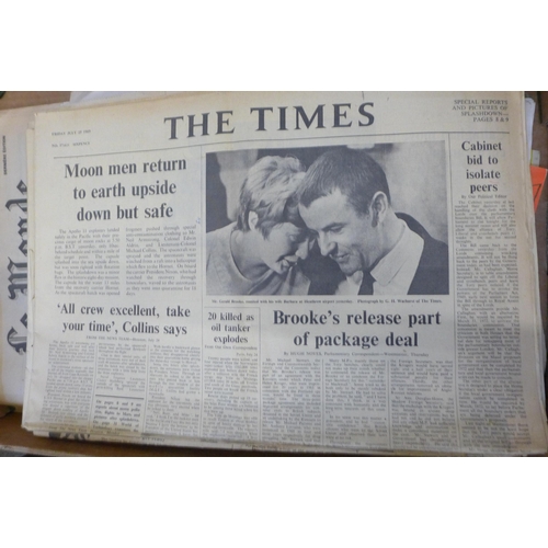 726 - A collection of newspaper ephemera; WWI/WWII, Kennedy Assassination, first man on the moon, Falkland... 