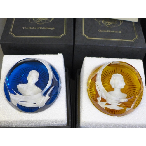 746 - A set of four Royal cameos in crystal, boxed and with certificates