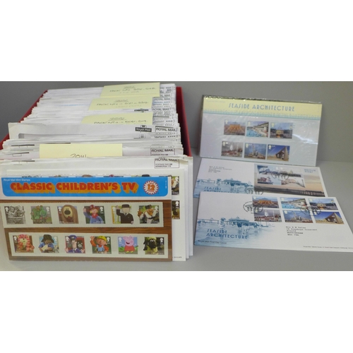 749 - A collection of Great Britain commemorative presentation packs, containing a complete and inclusive ... 