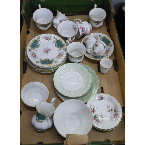 780 - Wedgwood Mirabelle R4537 tea and dinnerwares, six setting, cups, saucers, dinner, tea and side plate... 