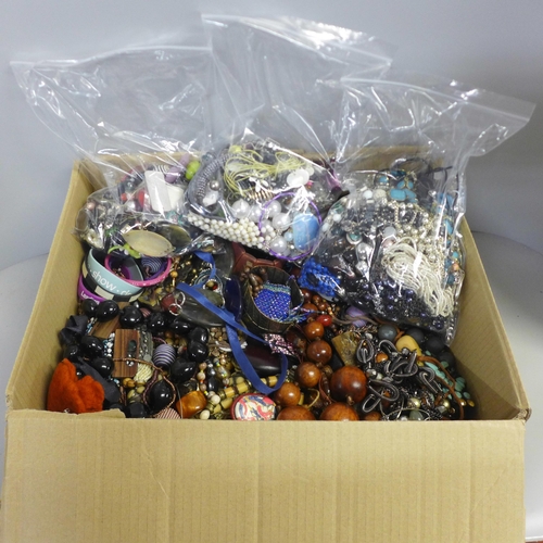 784 - A large box of costume jewellery and three bags