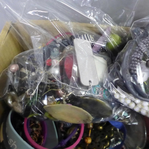 784 - A large box of costume jewellery and three bags