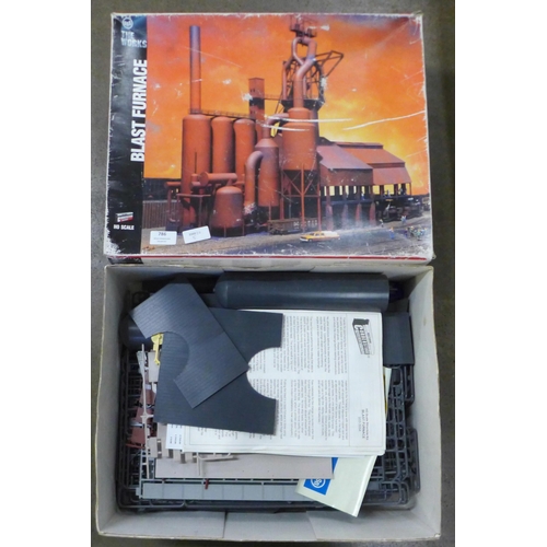 786 - A Walthers Cornerstone blast furnace kit, HO scale