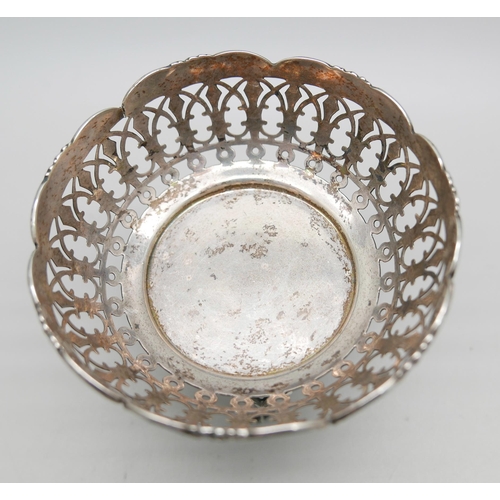 844 - A pierced silver dish, Birmingham 1912, 75g, diameter 9cm