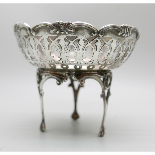 844 - A pierced silver dish, Birmingham 1912, 75g, diameter 9cm