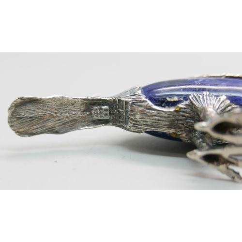 880 - A novelty 925 silver mounted lapis lazuli place marker holder in the form of a toucan, length 9.5cm