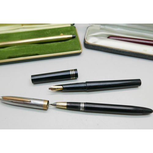 913 - A cased Sheaffer pen with 14k gold nib, a cased Parker pen with gold plated top, a cased Cross ballp... 