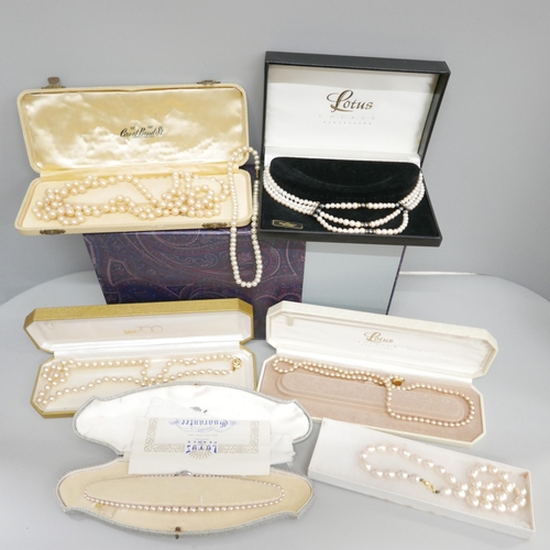 919 - Boxed pearls including Lotus and silver mounted