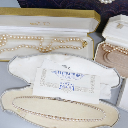 919 - Boxed pearls including Lotus and silver mounted