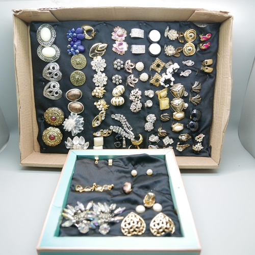 922 - Forty-nine pairs of clip-on earrings