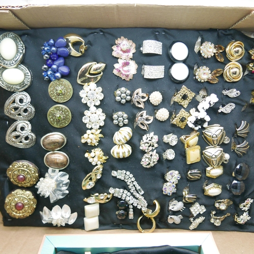 922 - Forty-nine pairs of clip-on earrings