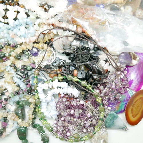 927 - Gemstone jewellery and loose beads