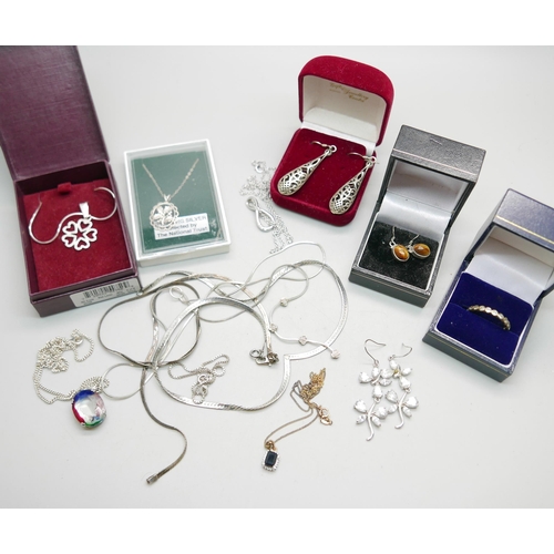 936 - Silver jewellery