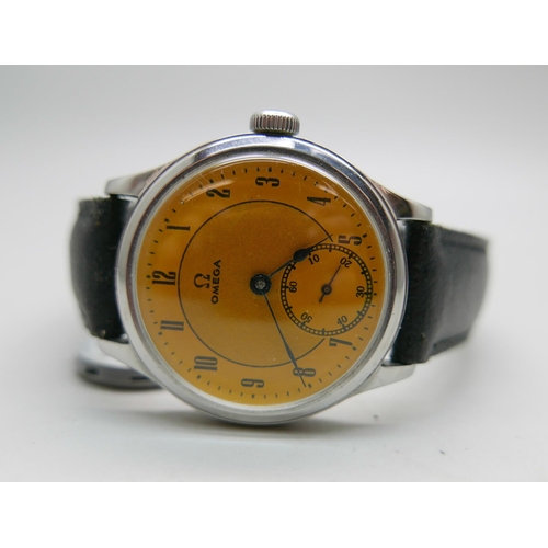 956 - An Omega military style wristwatch with yellow dial, calibre 30T2, same movement in Omega WWII milit... 