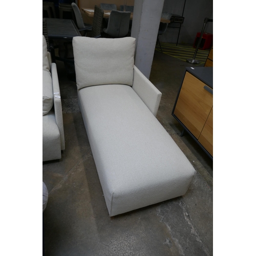 1471 - An oatmeal upholstered six section corner sofa with chaise section