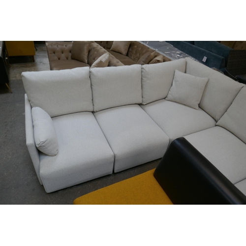 1471 - An oatmeal upholstered six section corner sofa with chaise section