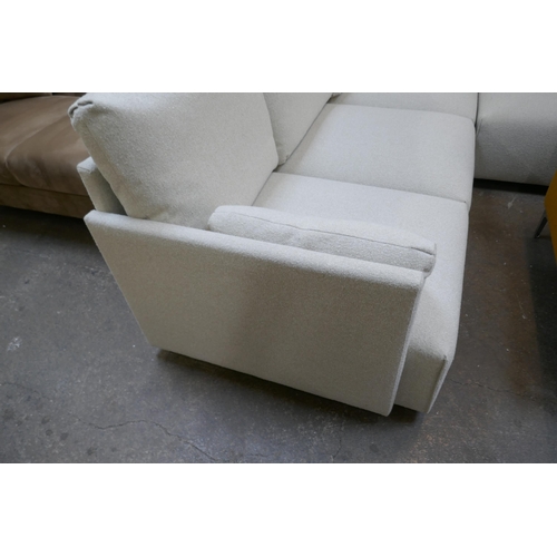 1471 - An oatmeal upholstered six section corner sofa with chaise section