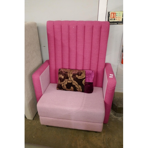 1497 - A large pink upholstered bench seat