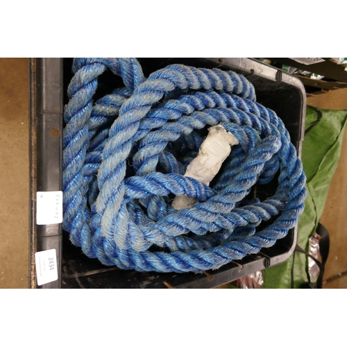 2434 - A length of approximately 25m of blue polypropylene rope