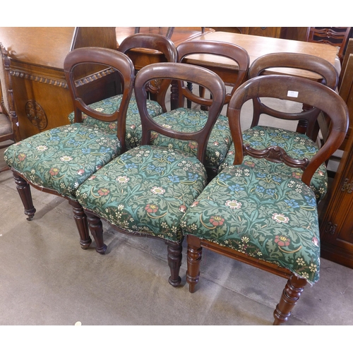 175 - A Harlequin set of six Victorian mahogany balloon back dining chairs