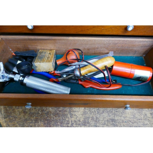 335 - A Union beech engineers tool chest, containing tools