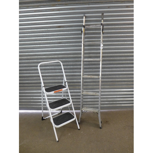 2186 - A set of Taurus 3-rung safety steps and Youngman 3-way combination ladder