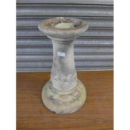 2305 - A concrete pedestal garden ornament