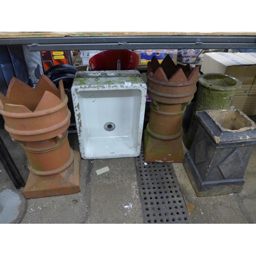 2314 - 5 assorted Vintage chimney pots and a large ceramic Belfast sink