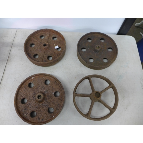 2328 - 4 Vintage cast iron weights