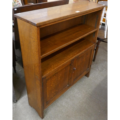 98 - An early 20th Century oak bookcase