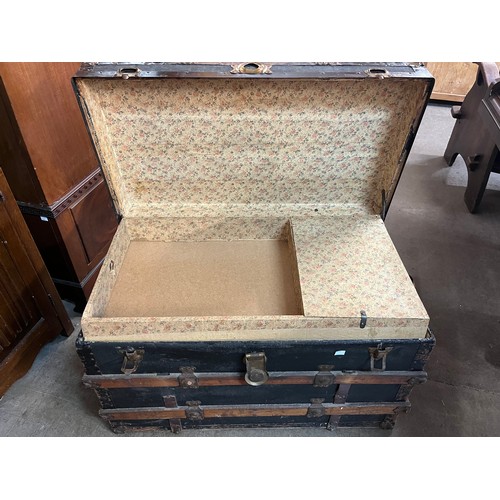 266A - An early 20th Century fitted steamer trunk