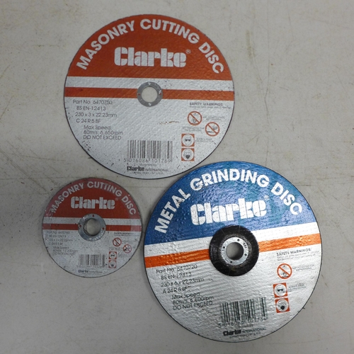 2010 - A large quantity of assorted size Clarke grinding and cutting discs for metal and masonry work