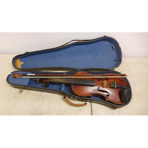 2083 - A violin and bow in case