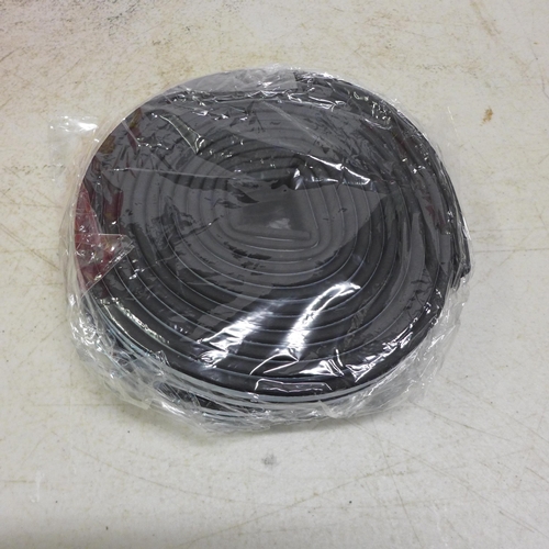 2090 - 30 Rolls of 16m black rubber door seal strips