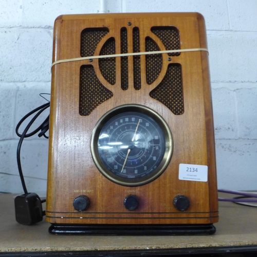 2134 - A vintage 1989 AM/FM/AFC wooden cased radio