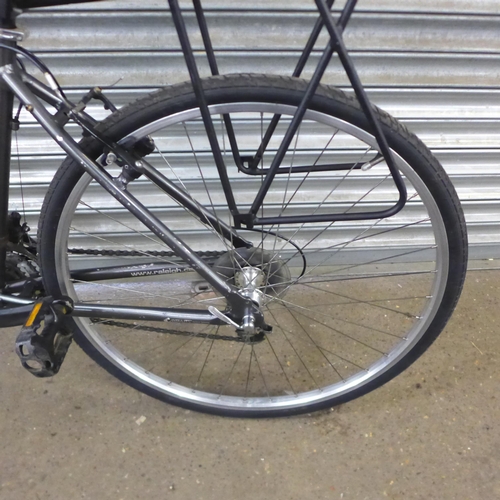 2165 - A Raleigh TC30 Town and Comfort series aluminium hybrid bike with pannier rack - Police repossession